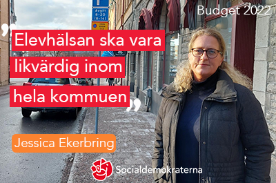 Bild på Jessica Ekerbring som står längs en gata. På bilden står det elevhälsan ska vara likvärdig inom hela kommunen. I botten av bilden ligger Socialdemokraternas ros. 