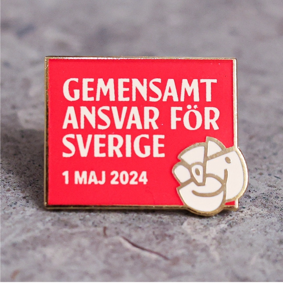 Socialdemokraternas första maj-märke 2024