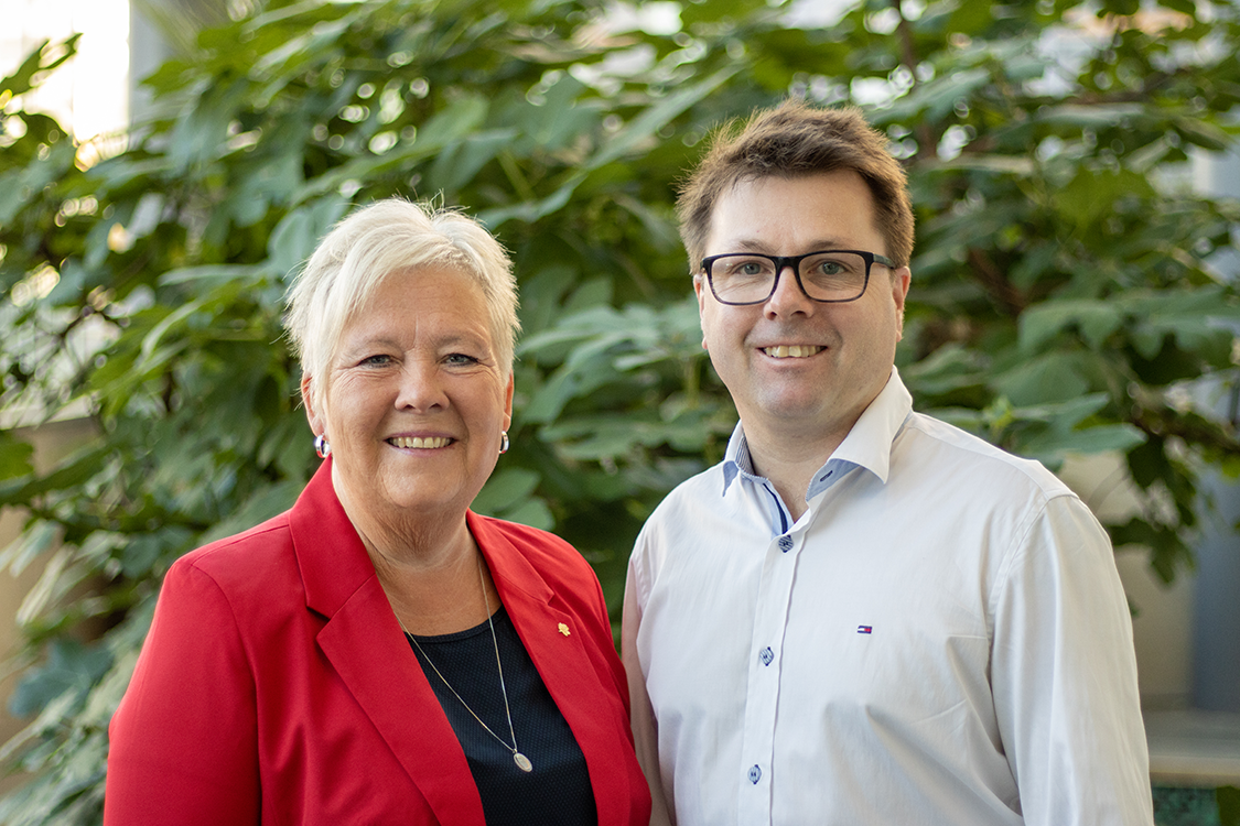 Socialdemokraterna i Jönköpings två kommunalråd, Mona Forsberg och Andreas Persson.